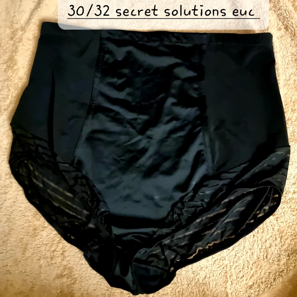Shape wear plus size 30-32 nwot